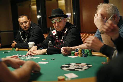 how to get into professional poker